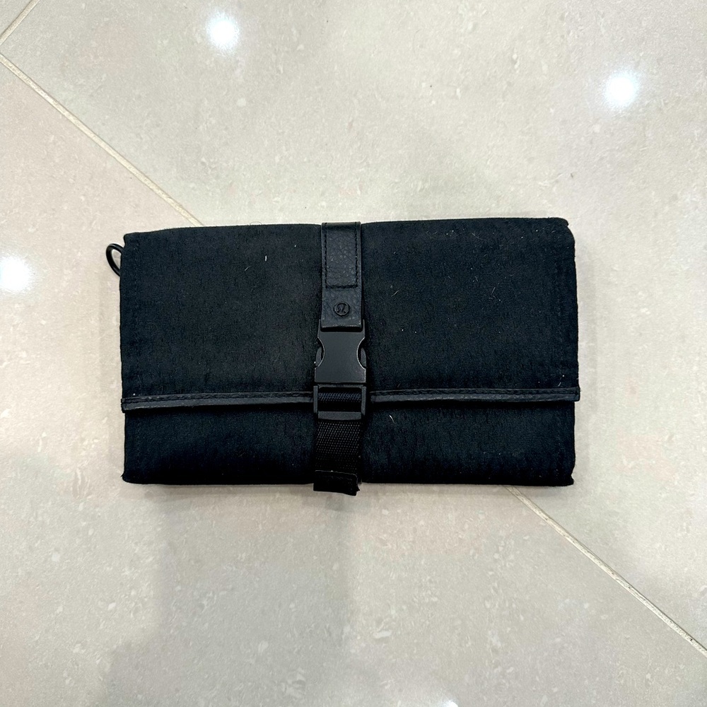 Lululemon Test of Time Travel Wallet Stacked Jacquard Black Midnight